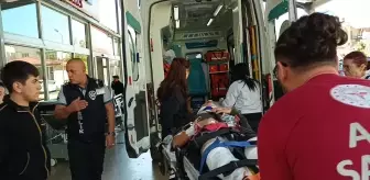 Adana'da Otomobil ile Motosiklet Çarpıştı: 2 Yaralı