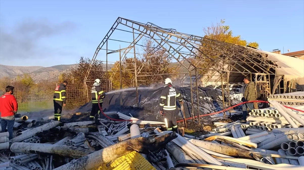 Amasya'da Depoda Yangın: İş Yerinde Hasar Oluştu
