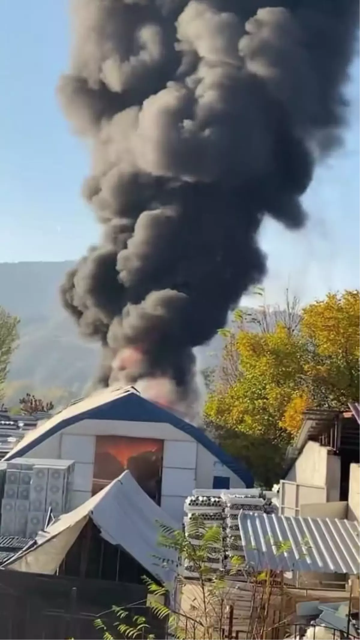 Amasya'da Plastik Malzeme Deposunda Yangın Çıktı