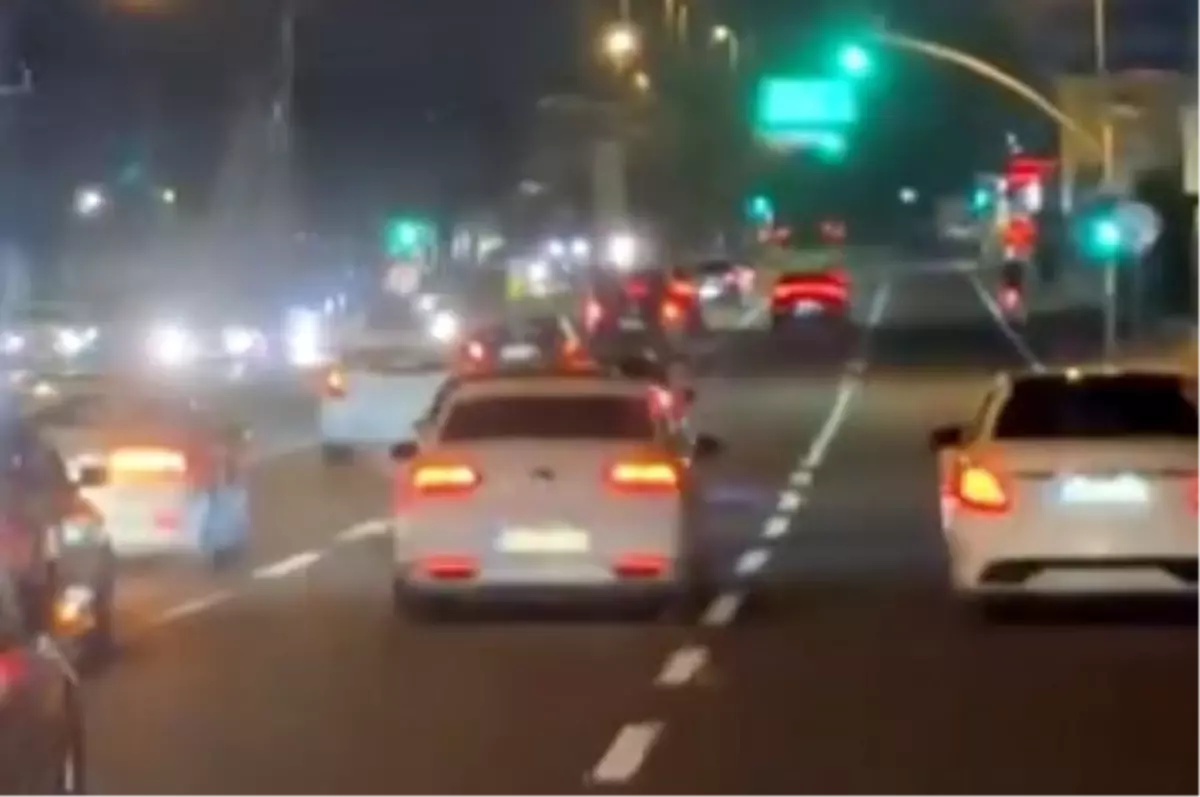 Avcılar'da Düğün Konvoyu Trafiği Kilitledi