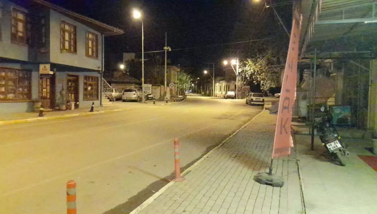 Balıkesir'in Sındırgı ilçesi peş peşe 2 depremle sarsıldı