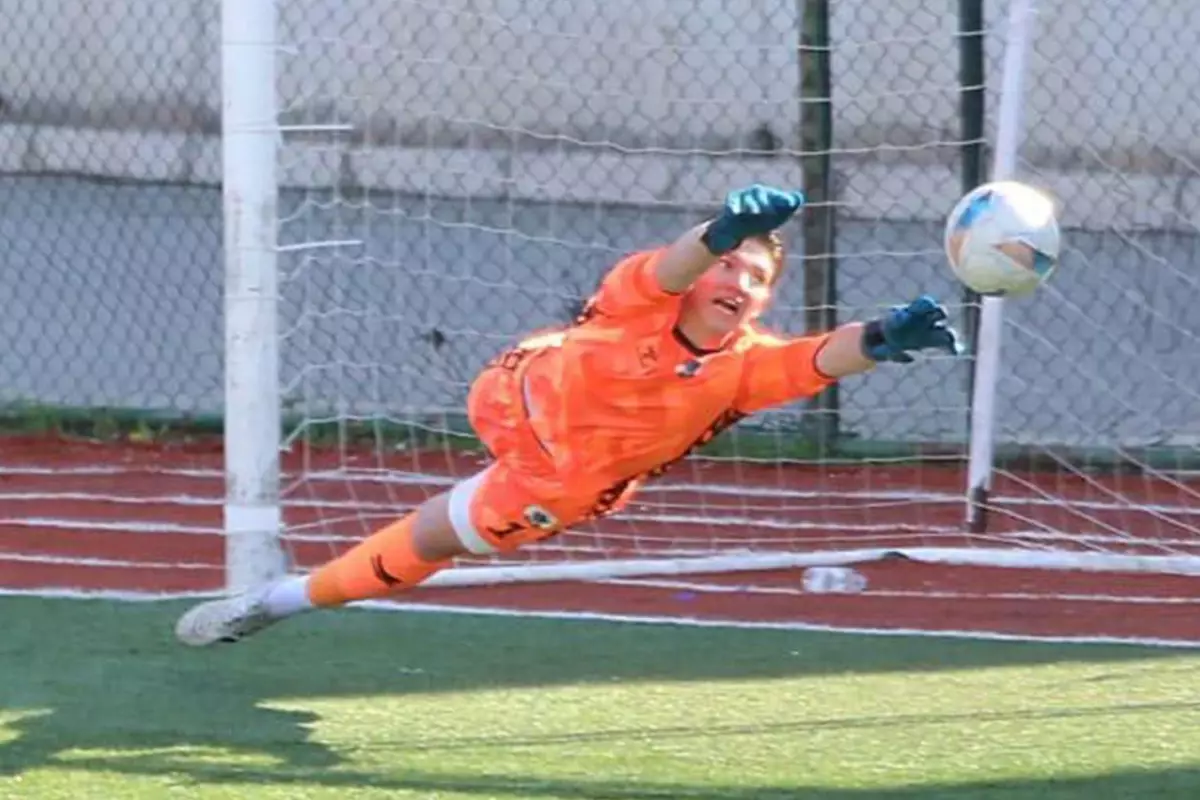 Beşiktaş, Galatasaray'ın da ilgilendiği 16'lık genç kaleciyi deneme antrenmanlarına aldı