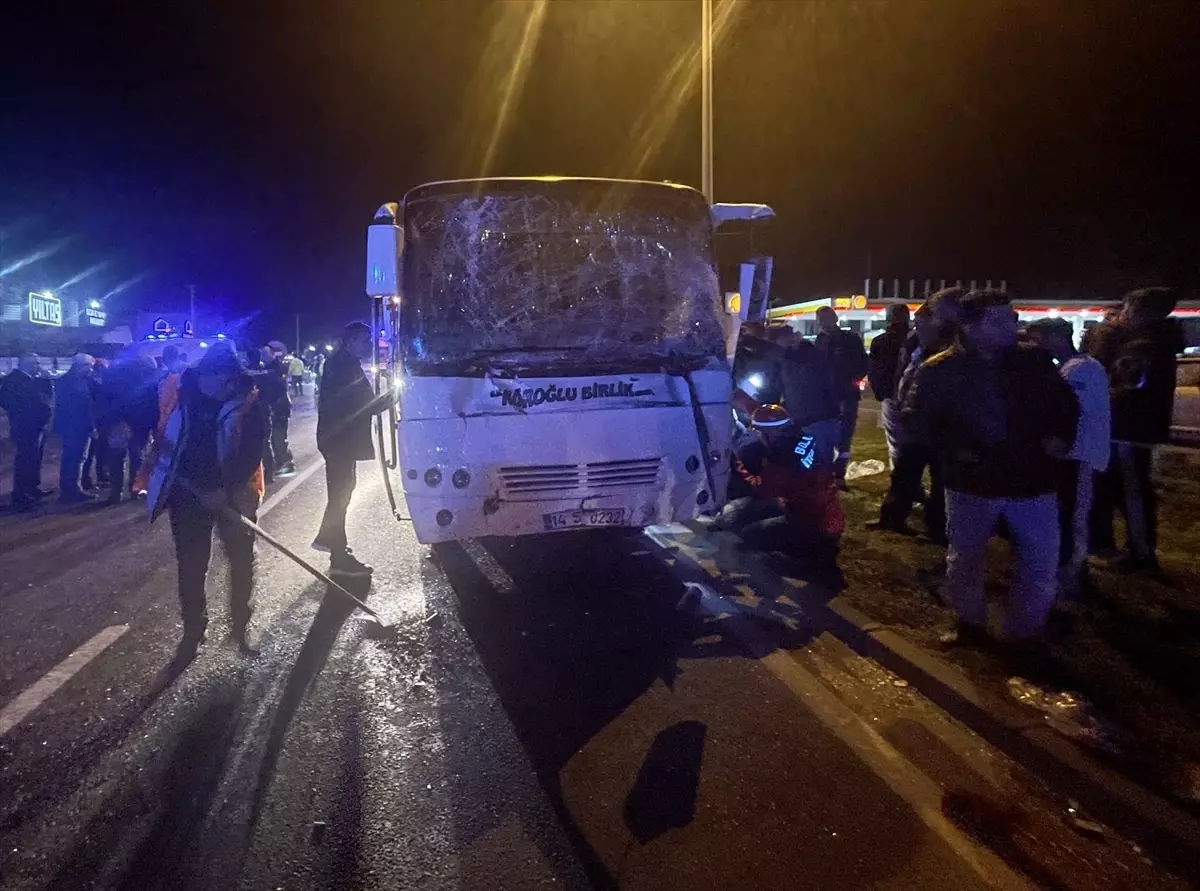 Bolu'da İşçi Servis Midibüslerinin Karıştığı Kazada 11 Yaralı