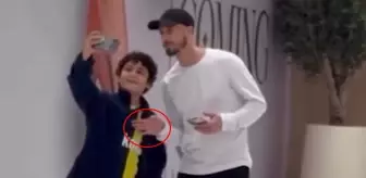 Cerny'nin Fenerbahçeli taraftarla fotoğraf çekilirken yaptığı hareket gündem oldu