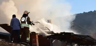 Manisa'da Yangında Müstakil Ev Kullanılamaz Hale Geldi