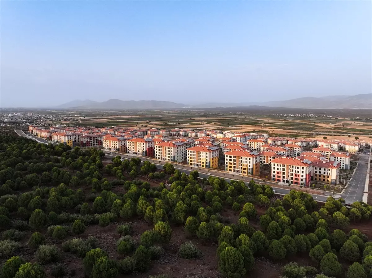 Deprem bölgesindeki inşa çalışmalarının yıl sonuna kadar tamamlanması hedefleniyor