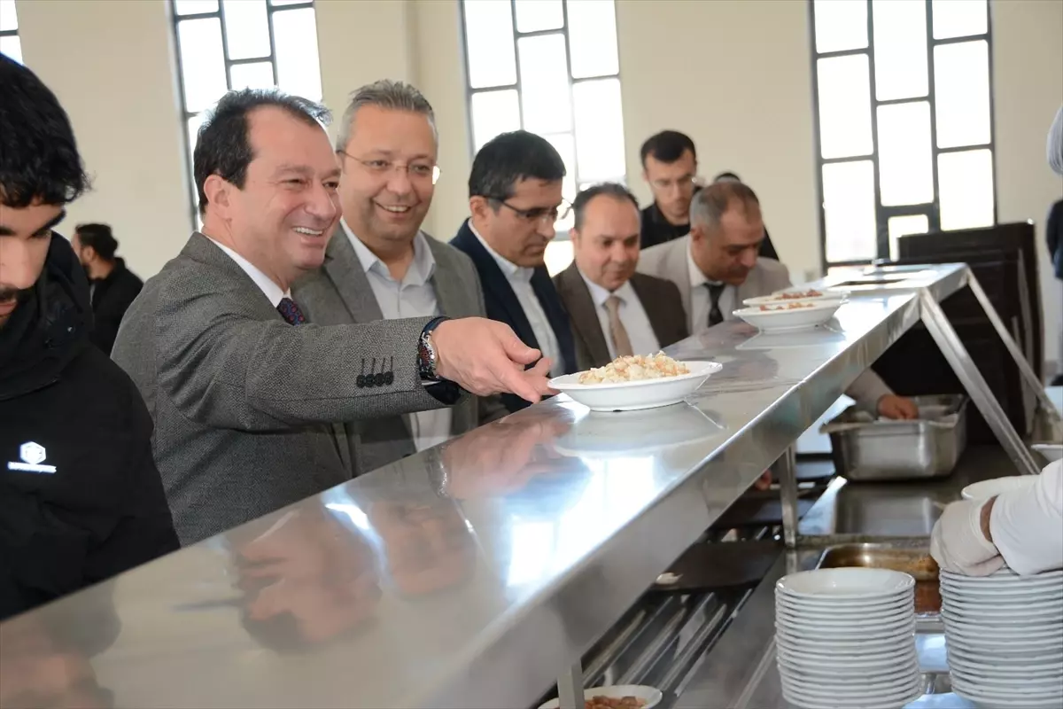 Dicle Üniversitesi Rektörü Öğrencilerle Buluştu