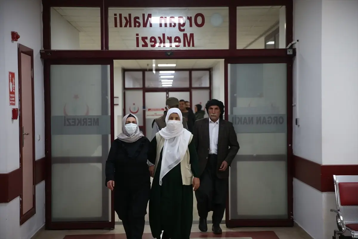 Diyarbakır'da Çapraz Böbrek Nakli ile İki Hasta Hayata Tutundu