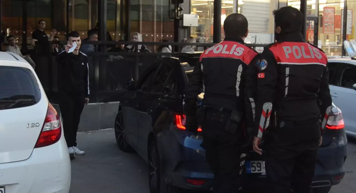 Ön Plakası Olmayan Sürücü Kafede Yakalandı