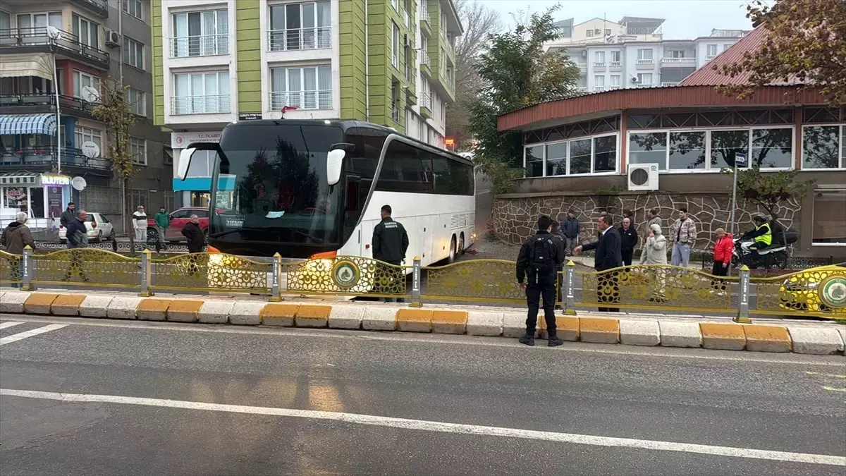 Edirne'de Kayan Otobüs Trafiği Felç Etti