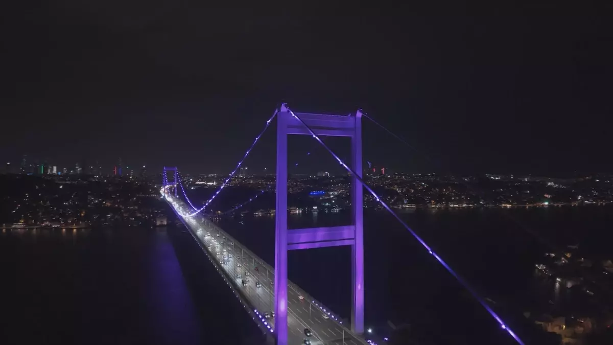Fatih Sultan Mehmet Köprüsü, Prematüre Hastalığı İçin Mor Işıklarla Aydınlatıldı