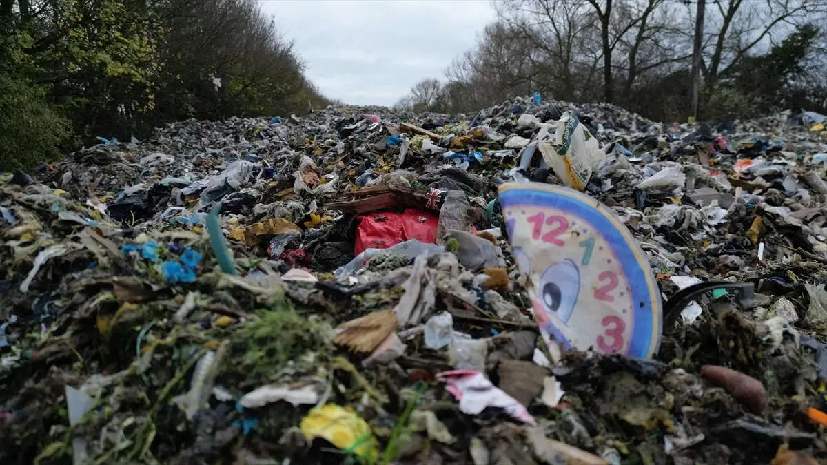 Kidlington'da Yüzlerce Ton Kaçak Atık Döküldü