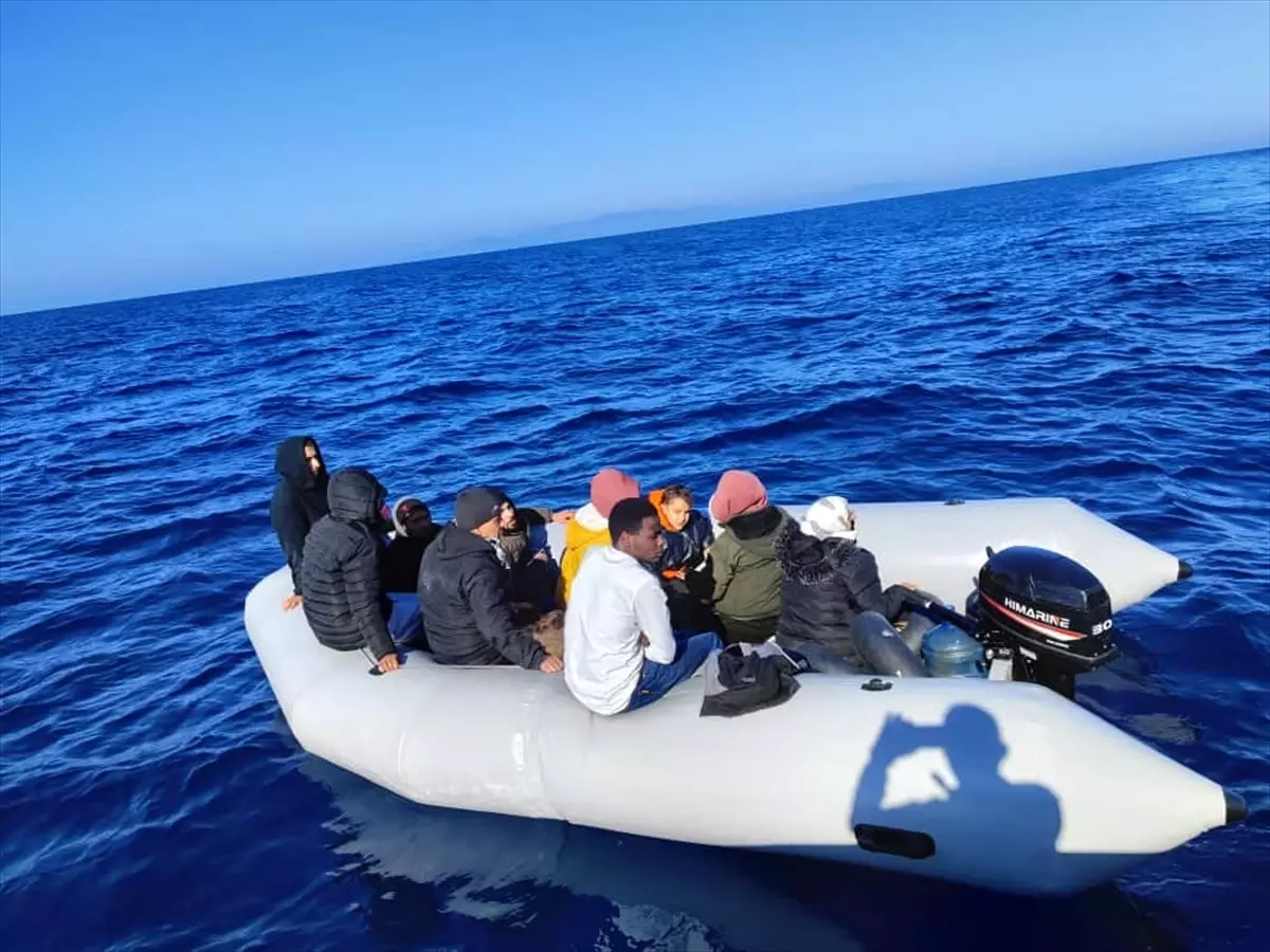 Yunanistan Unsurları Tarafından Geri İtilen 32 Düzensiz Göçmen Kurtarıldı