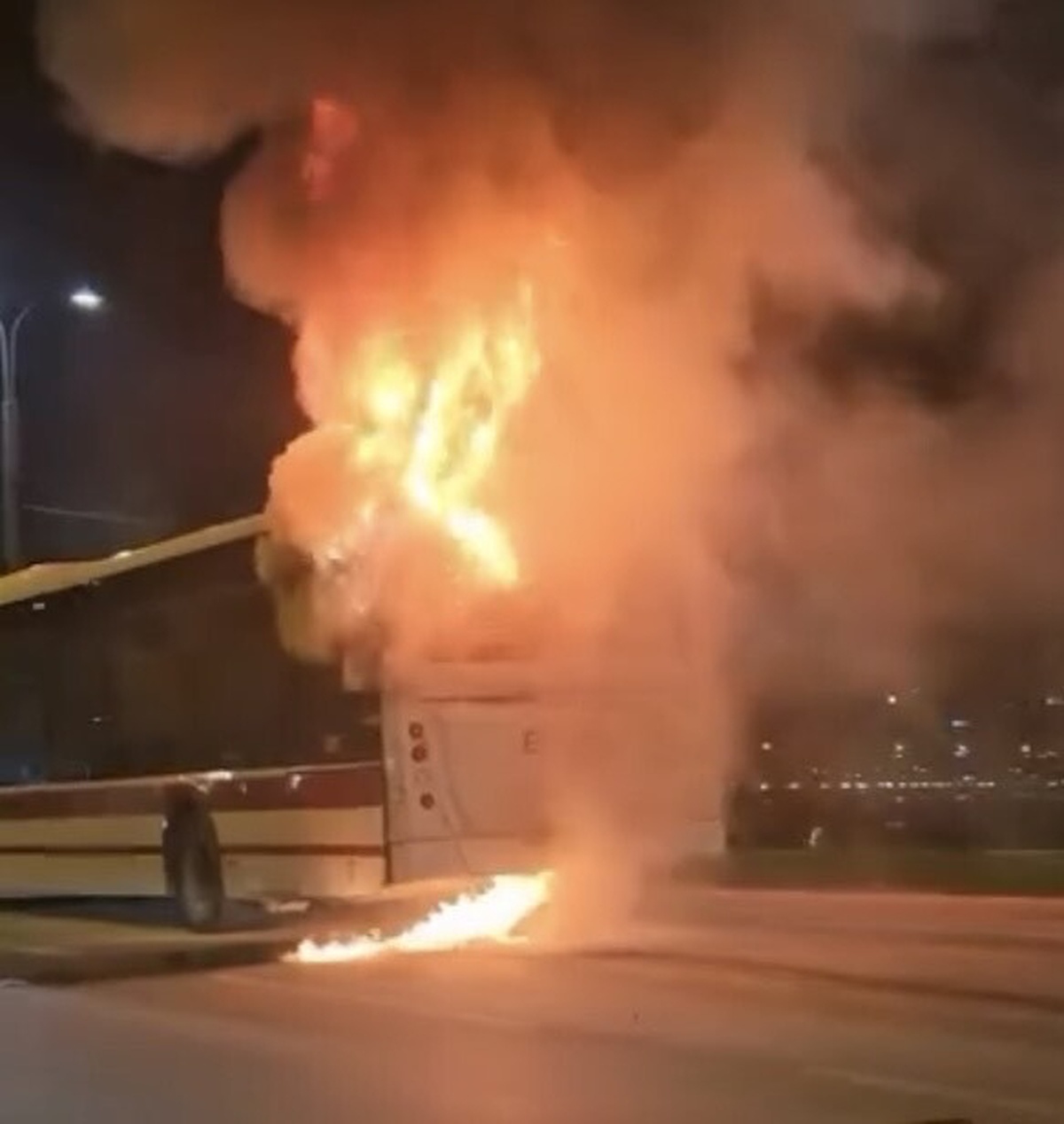 İzmir'de Belediye Otobüsünde Yangın Çıktı