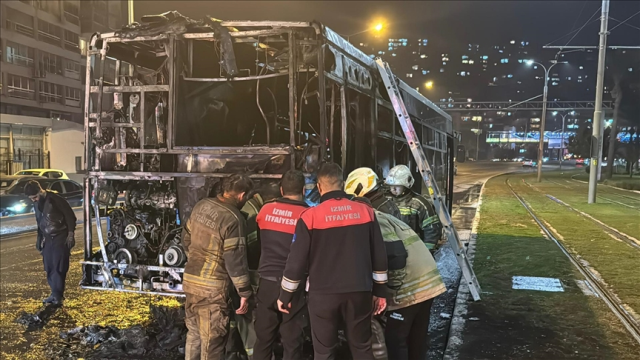 izmir de korku dolu anlar seyir halindeki otobus 19260327 1413 m