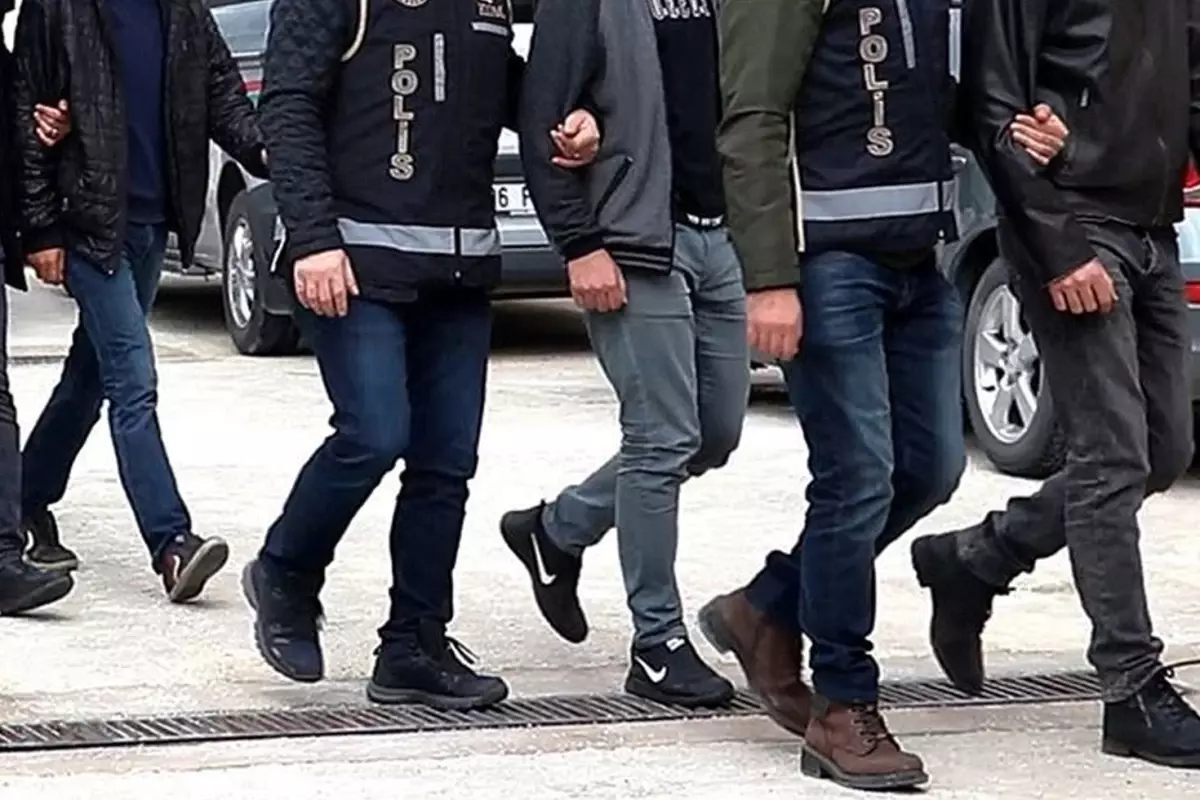 Kamu ve özel sektöre FETÖ operasyonu! 27 ilde onlarca gözaltı var