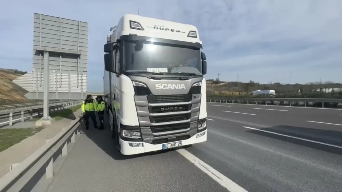 Kuzey Marmara Otoyolu'nda Zincirleme Kaza: Kamyon Şoförü Sıkıştı