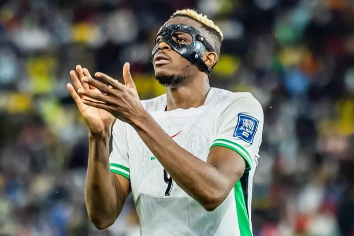 Nijerya-Demokratik Kongo maçında sakatlanan Osimhen gözyaşları içinde saha kenarına geldi