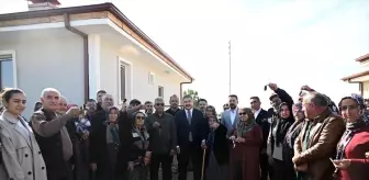 Düziçi'nde Depremzedelere 12 Köy Evi Teslim Edildi