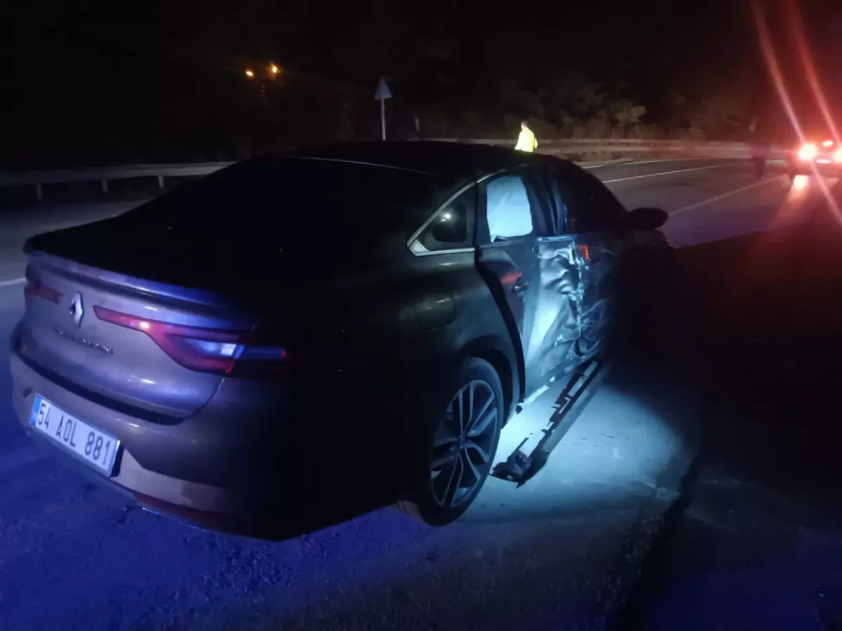 Sapanca'da Otomobil ile Motosiklet Çarpıştı: 1'i Ağır 2 Yaralı