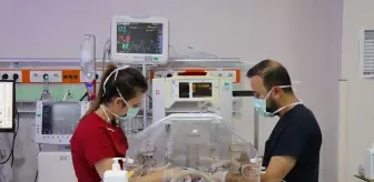 Van'da Prematüre İkiz Bebeklere Şefkat Dolu Bakım