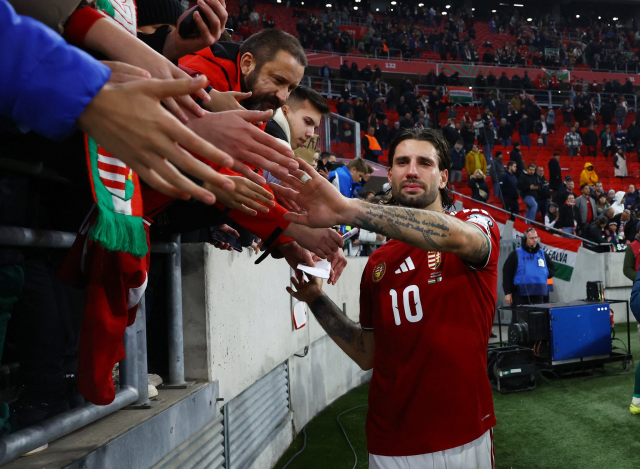 The player mocking the opponent cried heavily after the match