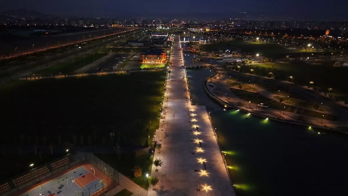 Recep Tayyip Erdoğan Millet Bahçesi'ne ışıklandırma yapıldı