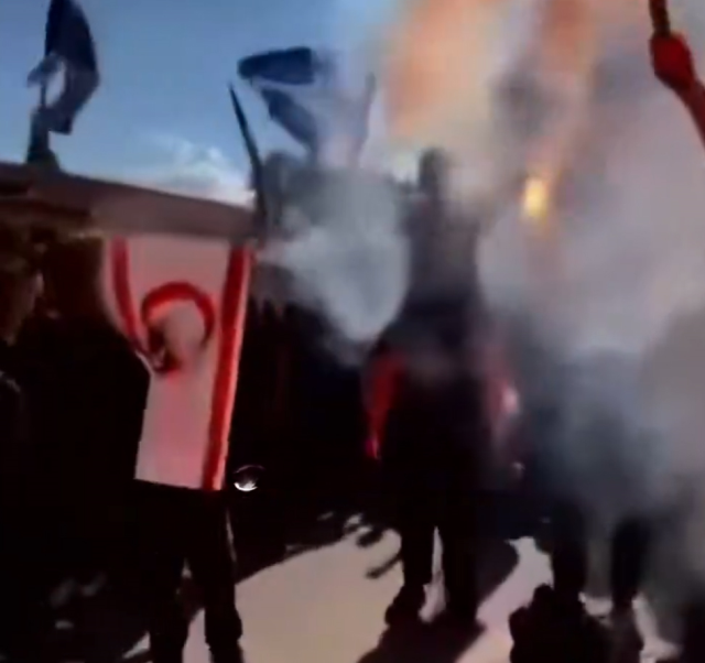 Rumlardan sınırda bayrak yakma provokasyonu! KKTC'den sert tepki 3 rumlardan sinirda bayrak yakma provokasyonu kktc 19260186 3065 m