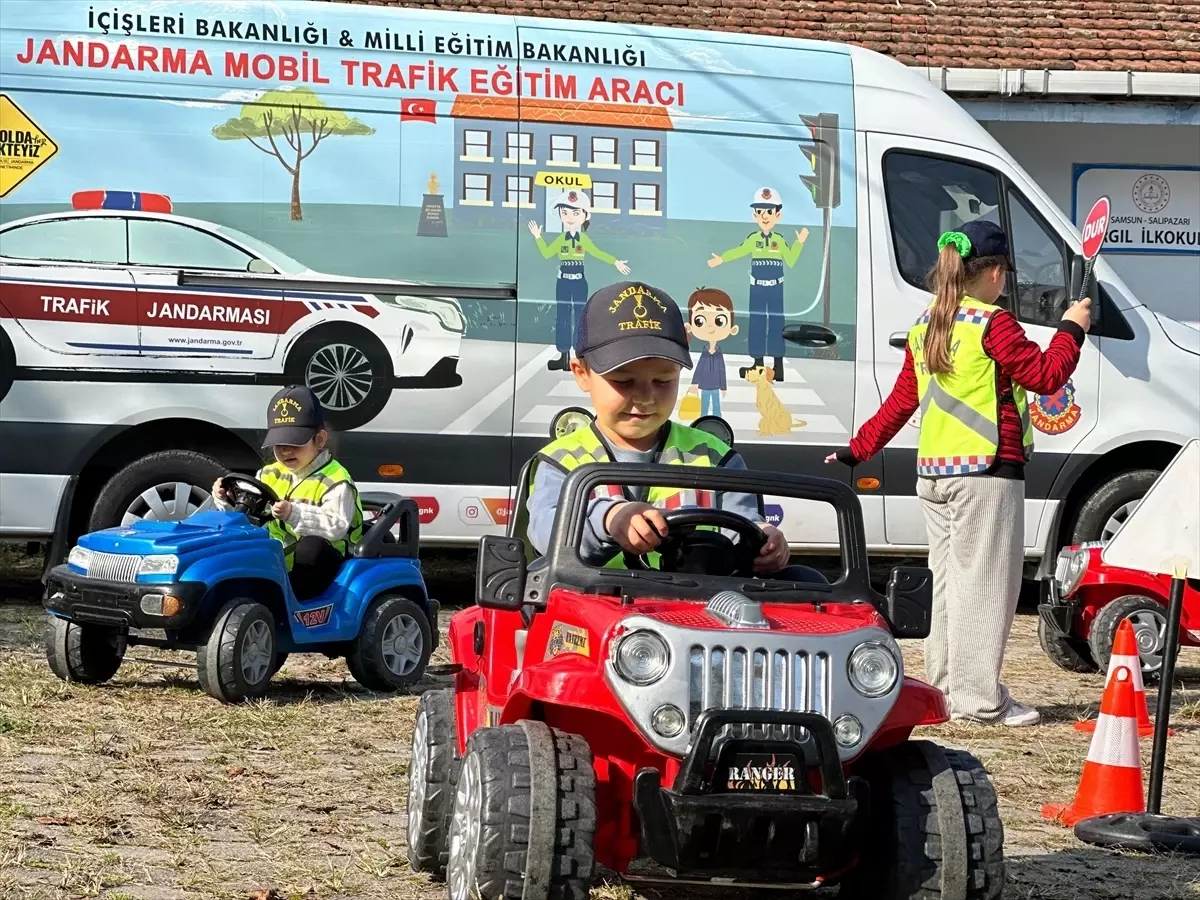 Çocuklara Trafik Güvenliği Eğitimi Verildi