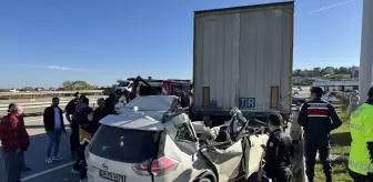 Sinop'ta Park Halindeki Tıra Çarpan Otomobil Kazası: 1 Ölü