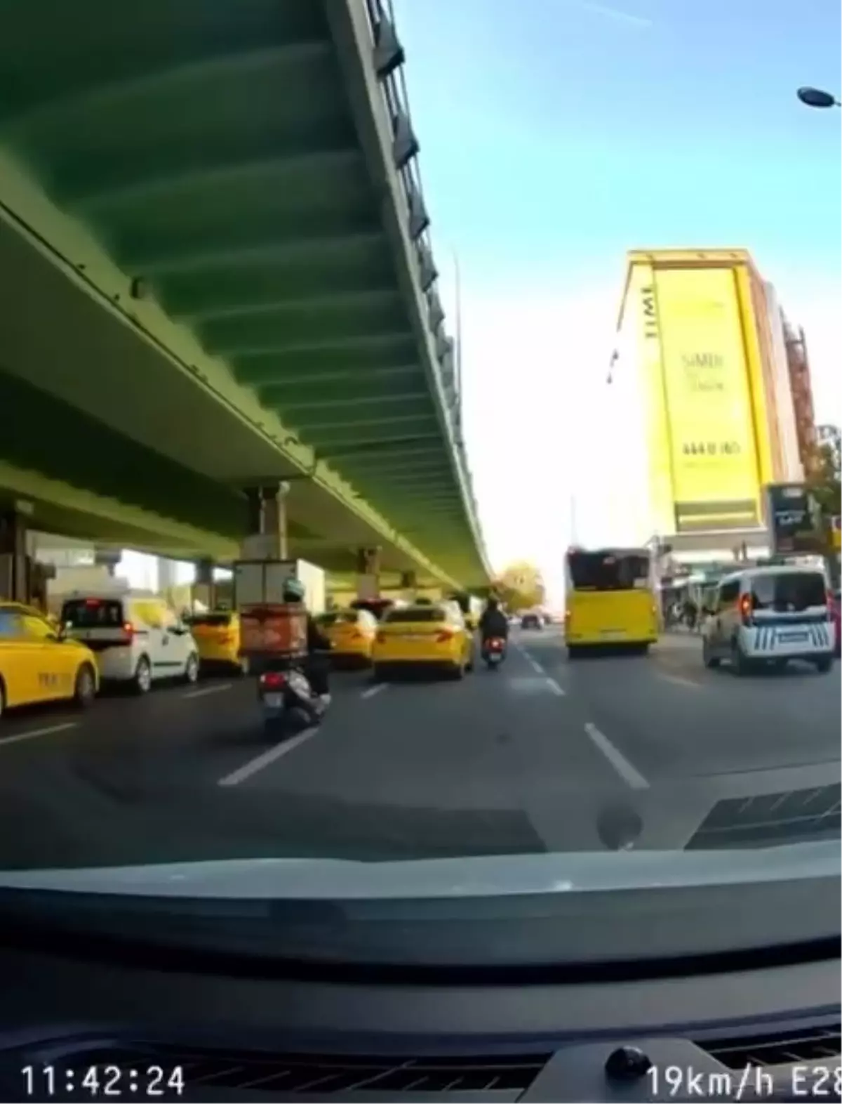 Şişli'de Taksi Kazaları Kamerada