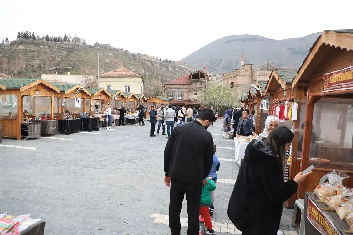 Kayseri'de Kadın Üretici Pazarı Açıldı