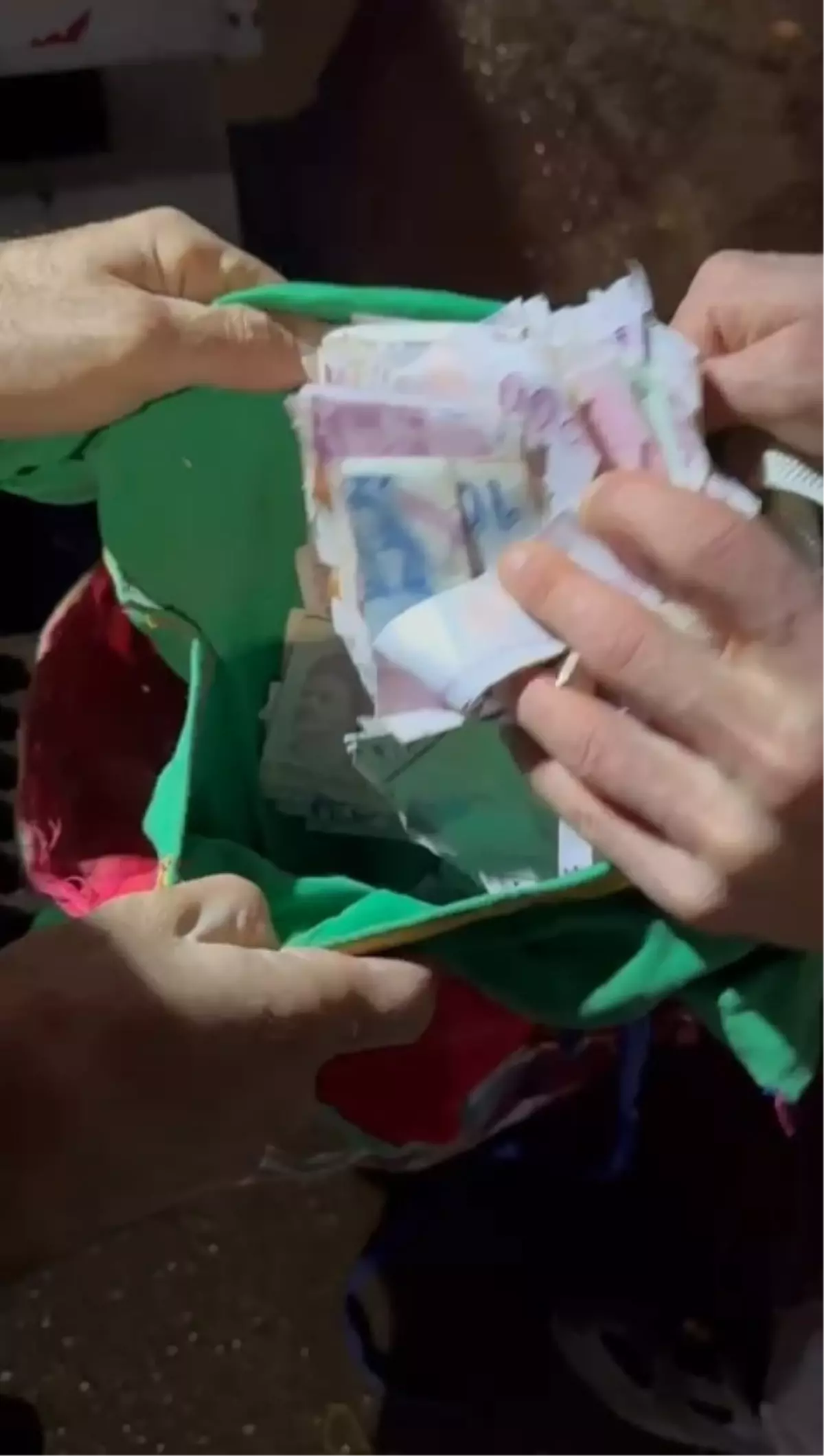 Diyarbakır'da Temizlik Görevlilerinden Örnek Davranış