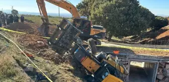 Uşak'ta Kepçe Devrildi: Bir Kişi Hayatını Kaybetti