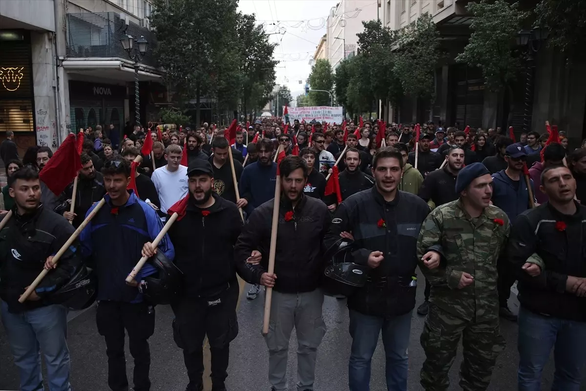 Yunanistan'da Politeknik Üniversitesi Direnişi'nin 52. Yılı Kutlandı