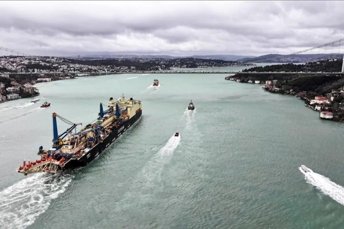 Deniz trafiğinde rekor, Boğazlar vızır vızır
