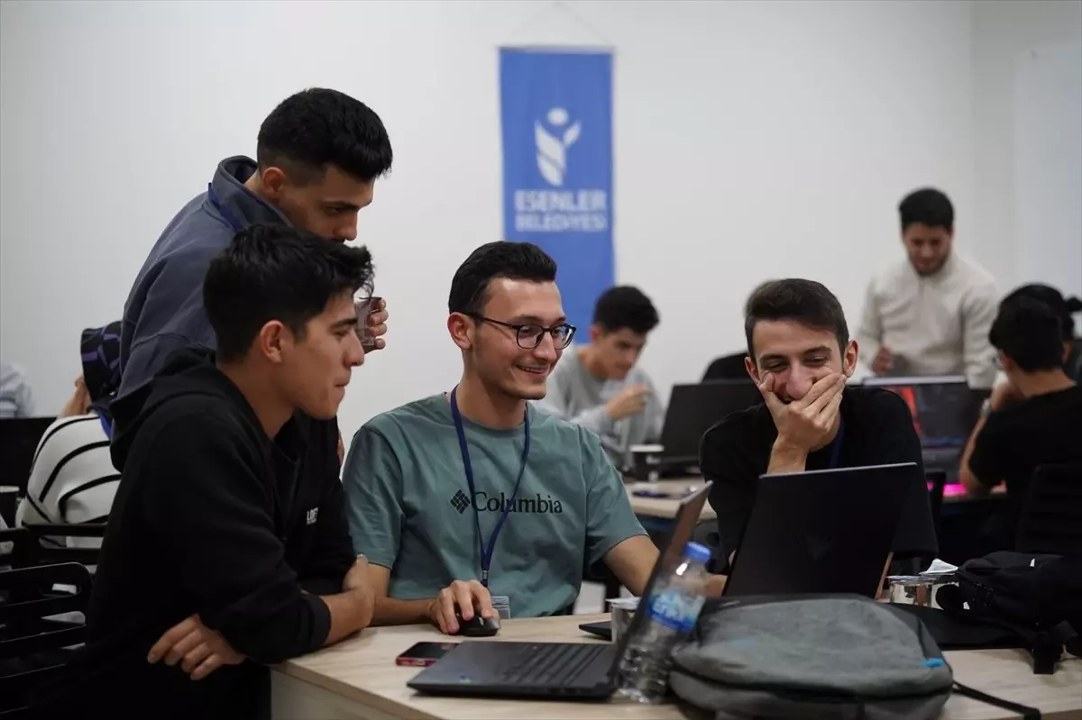 Genç Yazılımcılardan Filistin Temalı Oyun Geliştirme Kampı