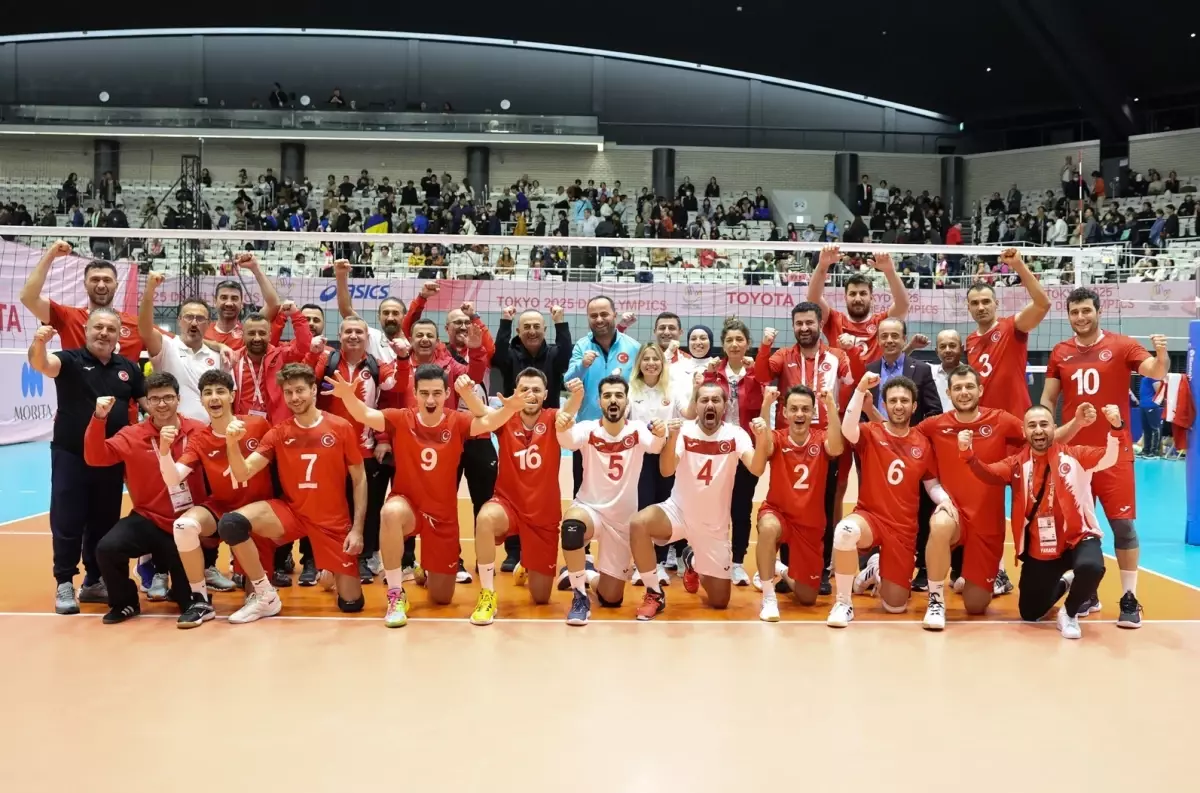 Çavuşoğlu, Tokyo'daki İşitme Engelliler Olimpiyatları'nı takip etti