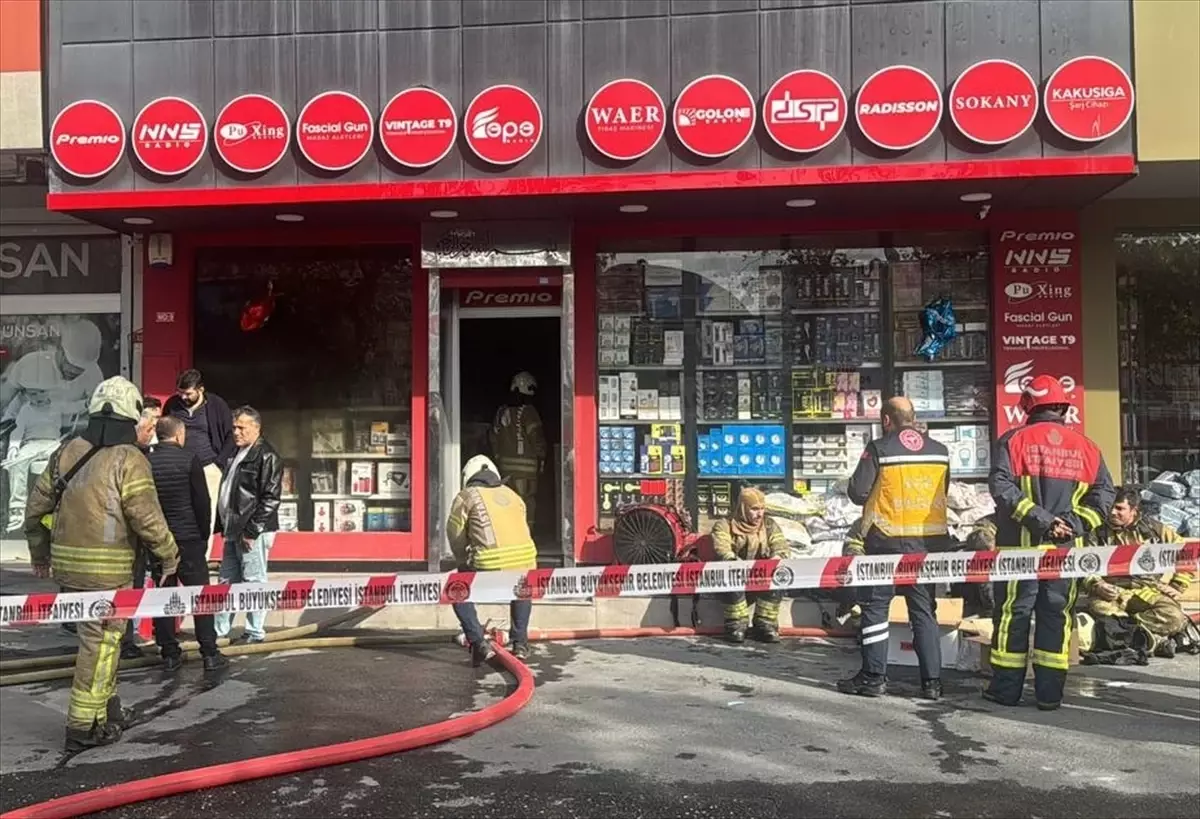 Bağcılar'da İSTOÇ Ticaret Merkezi'nde Yangın