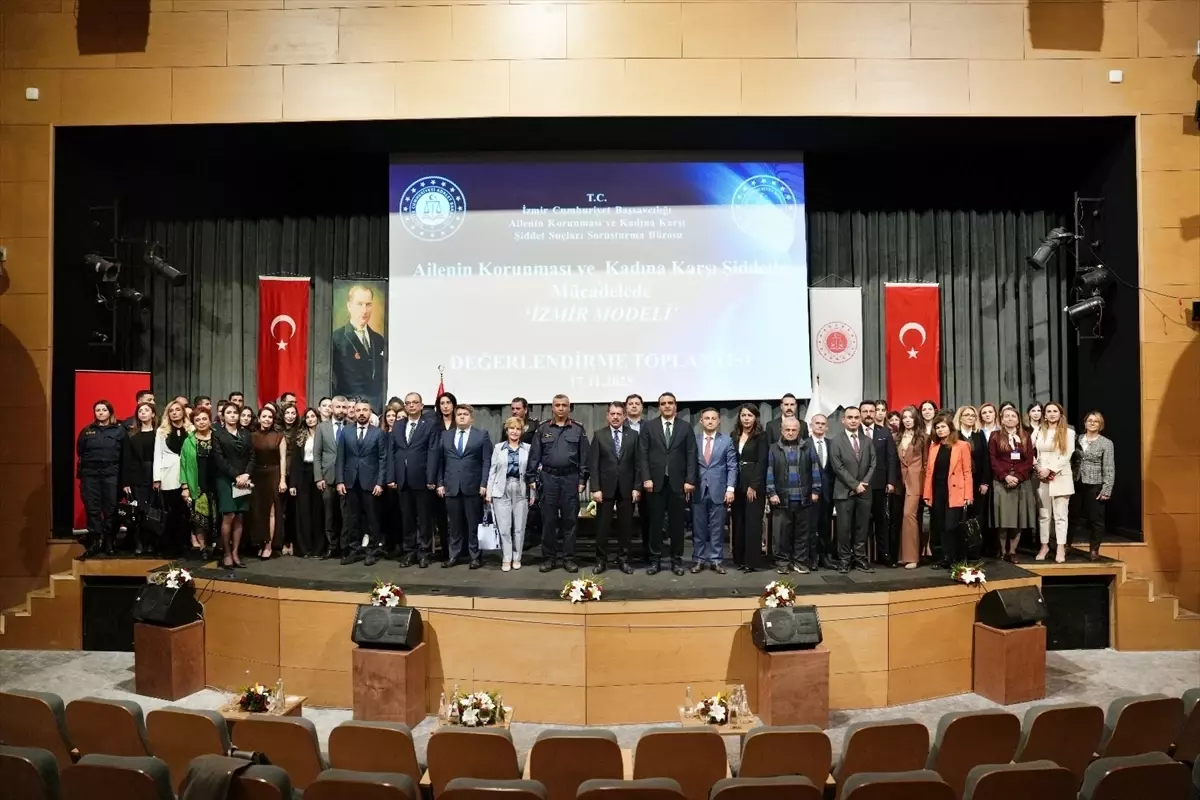 İzmir'de Kadına Karşı Şiddetle Mücadele İçin Toplantı Düzenlendi