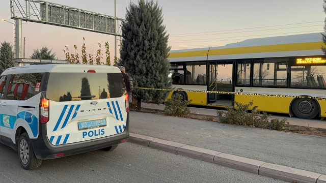 Murder for 'looking sideways' on the bus! Brutally killed in front of his wife