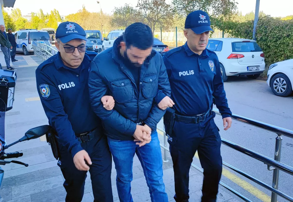 Ehliyetsiz Sürücü Yaya Geçidinde Kazaya Neden Oldu