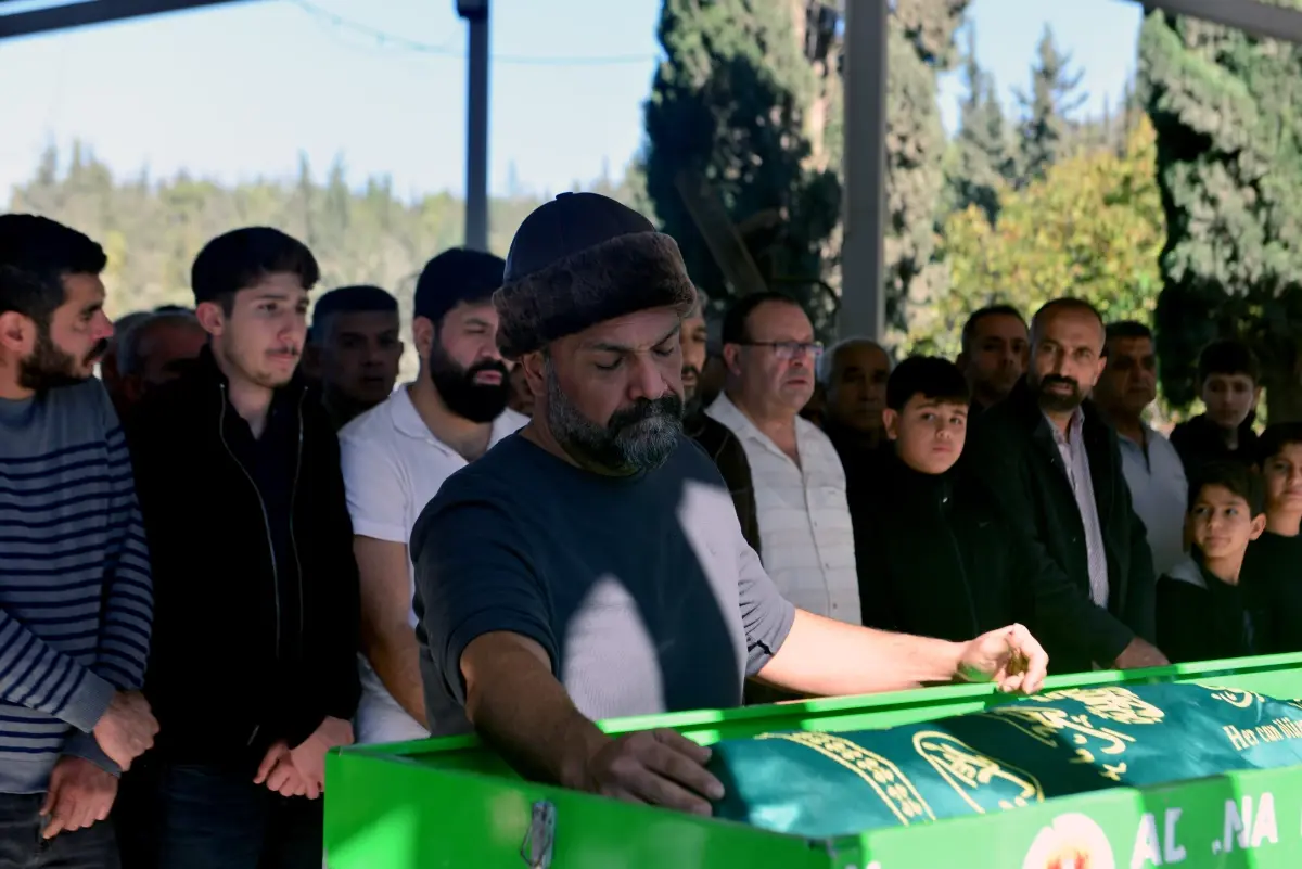 Oğlunun Cenaze Namazını Kıldırdı, Gözyaşlarıyla Veda Etti