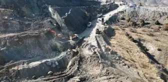Sivas'ta Demir Madeninde Göçük: Arama Kurtarma Çalışmaları Devam Ediyor