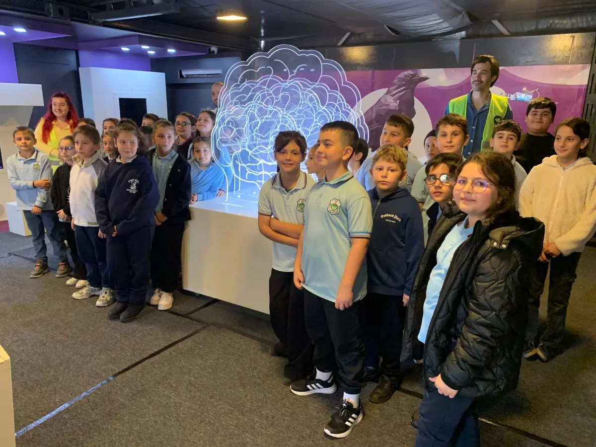 Bilim TIR'ı Of'ta Öğrencilerle Buluştu