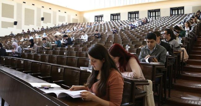 Üniversite öğrencileri 3 yılda mezun olabiliyor mu? Üniversite 3 yılda bitecek mi? Üniversite öğrencileri 3 yılda mezun olabiliyor mu? Üniversite 3 yılda bitecek mi?