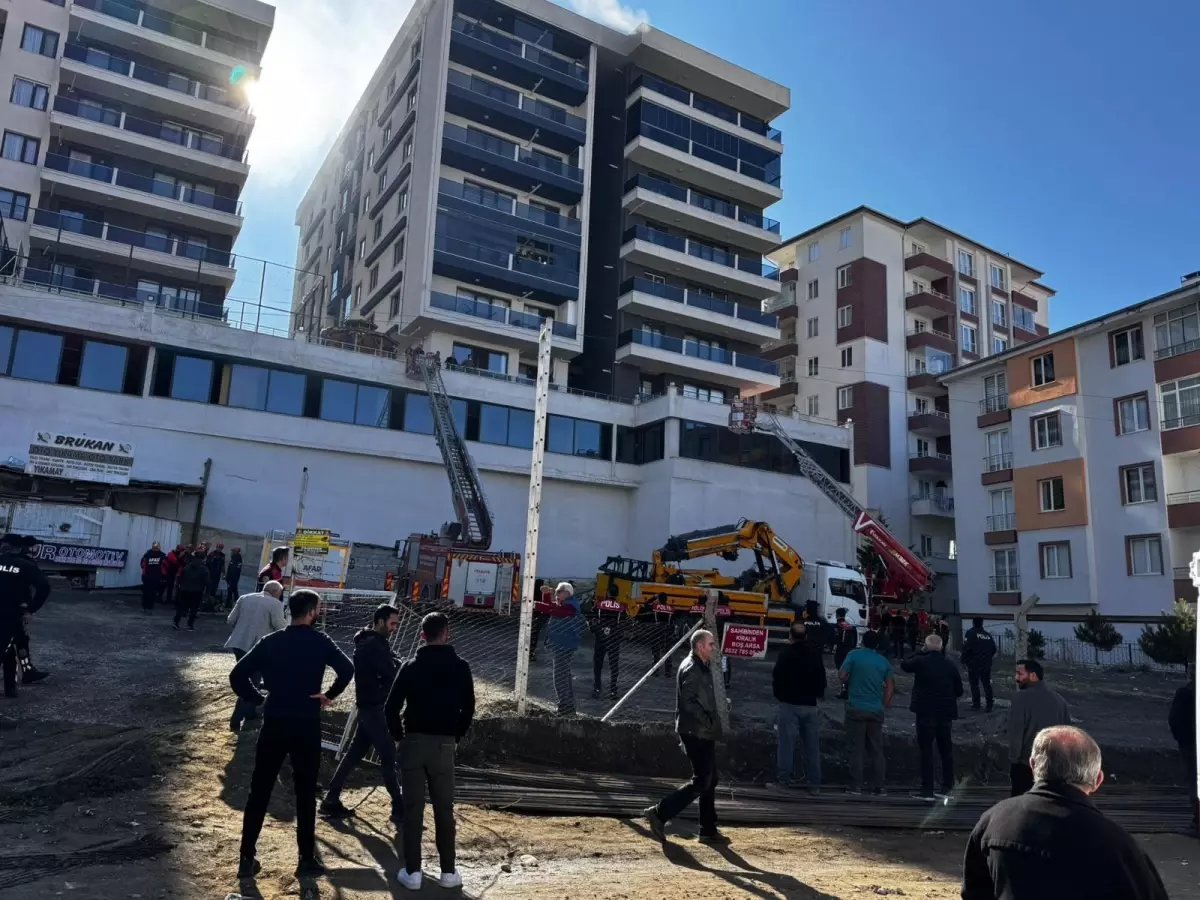 Van'da 7 Katlı Binada Yangın: 29 Kişi Dumandan Etkilendi