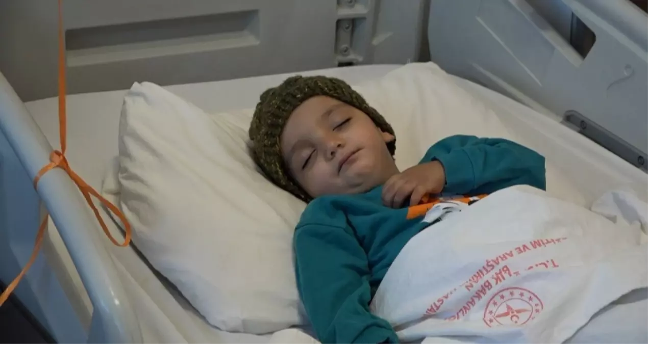 2 Yaşındaki Yiğit'in Hayatı Ceviz Parçalarıyla Kurtarıldı