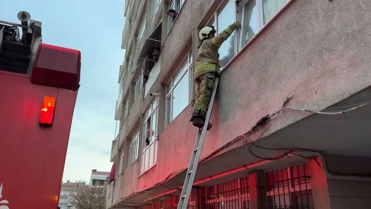 Avcılar'da Banyoda Mahsur Kalan Çocuk İtfaiye Tarafından Kurtarıldı