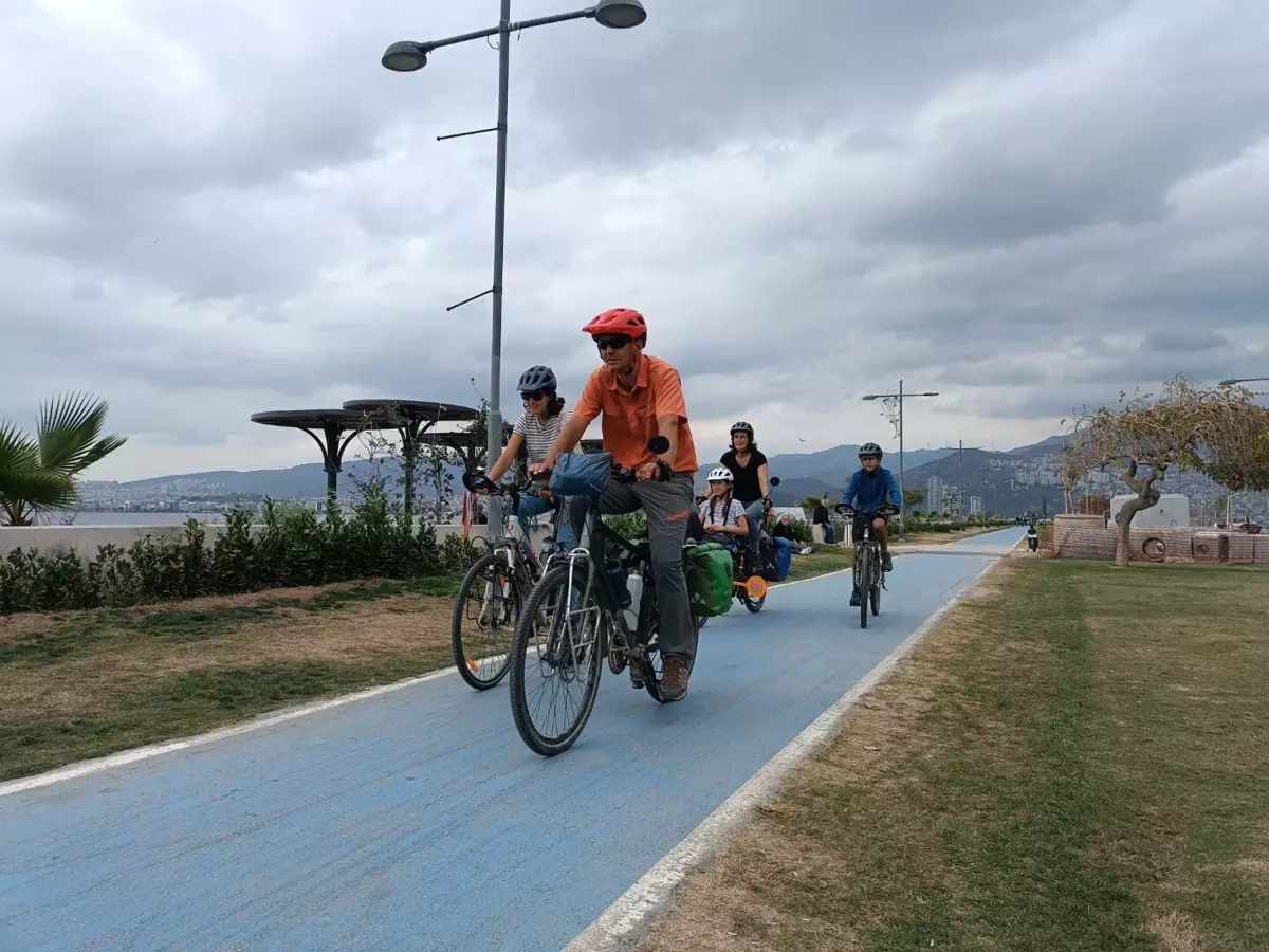 Fransa'dan Dünya Turuna Çıkan Ravanas Ailesi İzmir'e Ulaştı